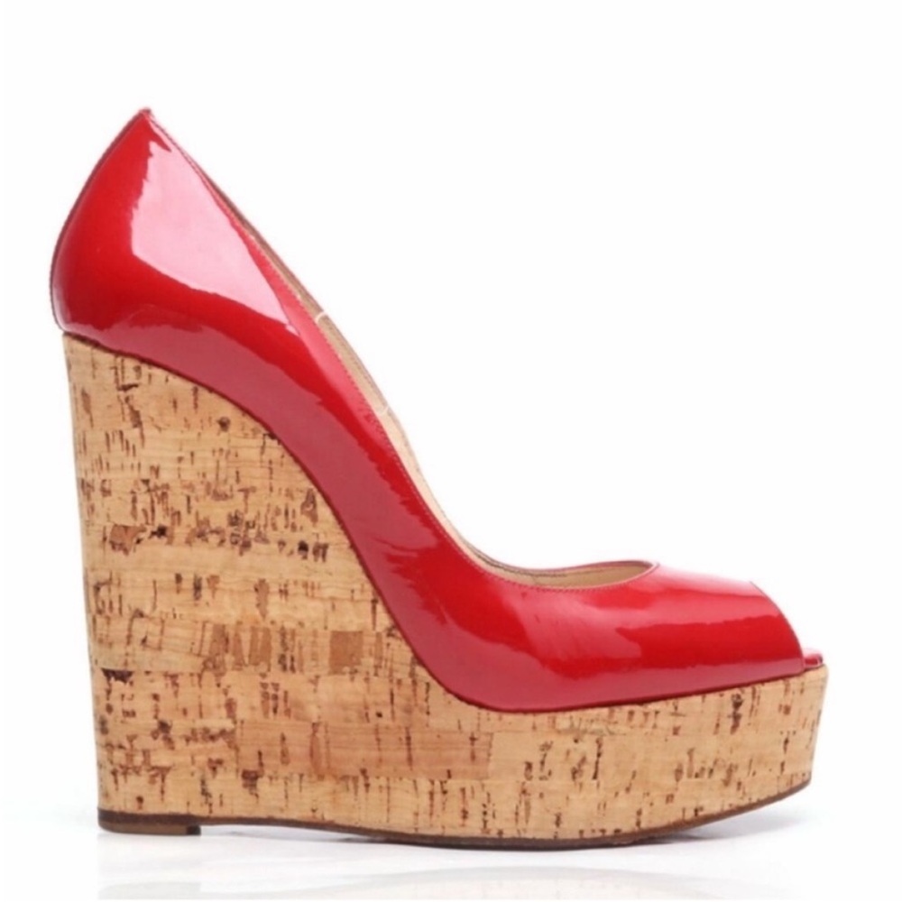 FRIDAY DROP Christian Louboutin patent leather wedges
RETAIL 795
